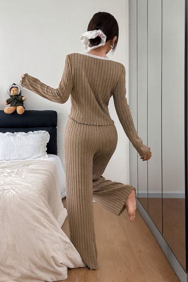 Uzun Kol Düğme ve Dantel Detaylı Kadın Pijama Takımı Kahverengi - L