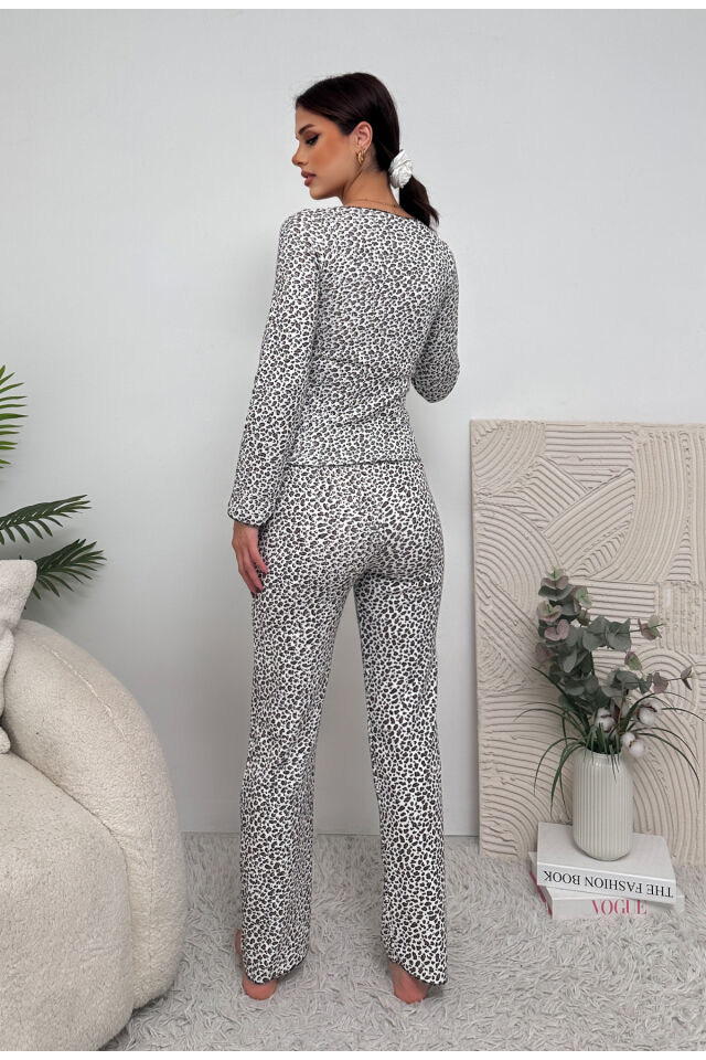 Uzun Kol Fiyonk Detaylı Penye Kadın Pijama Takımı Leopar Desenli - L